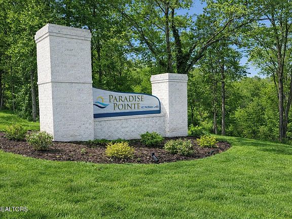 3rd image of 127 Waterfront Knl