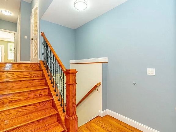 3rd image of 210-210.5 Terrace Ave #1