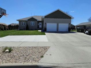 1805 Quiett Ln, Mitchell, SD 57301