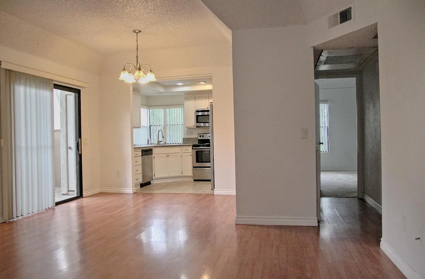 2 bed, 788 sqft, $2,400 — Photo 4