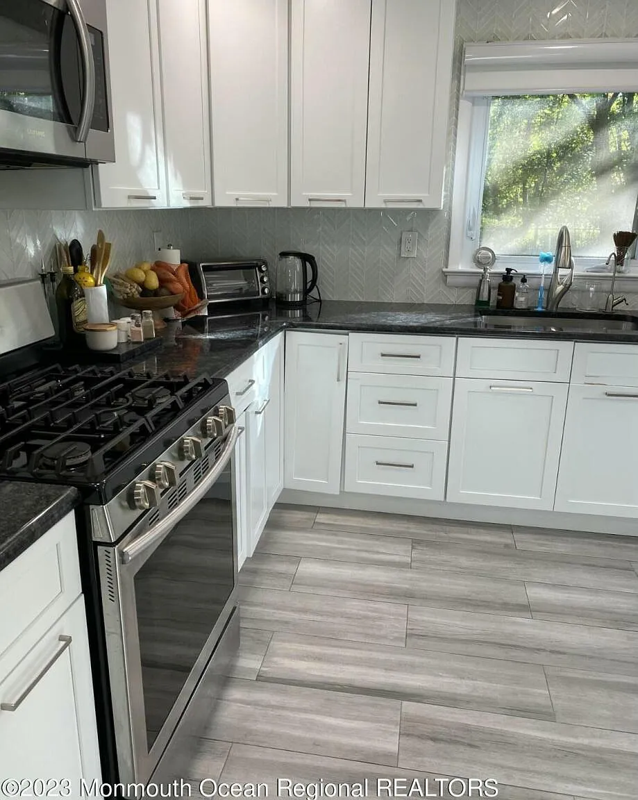 3 bed, 1129 sqft, $2,300 — Photo 3