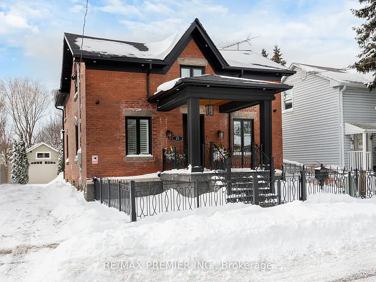 21 Elizabeth St N — Photo 1