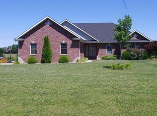 5400 Wolf Ridge Trl, Brighton, IL 62014