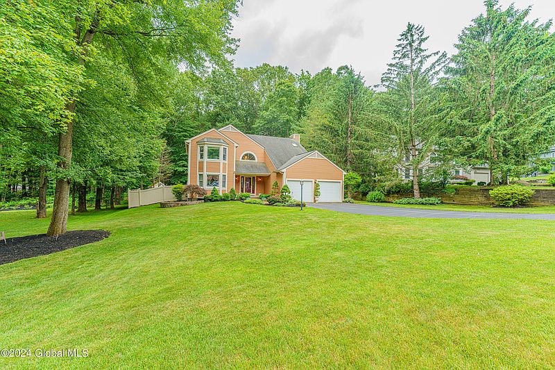 3rd image of 25 Orchard Park Drive