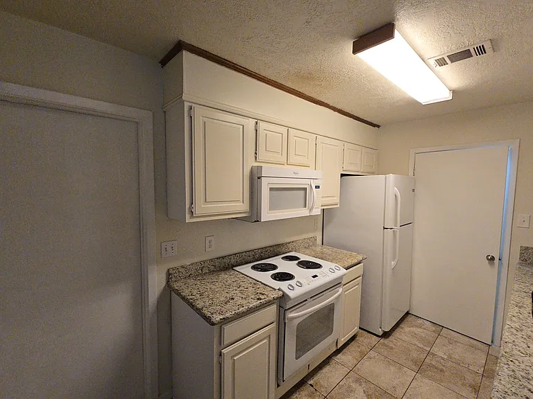 629 W Ridge Dr — Photo 4