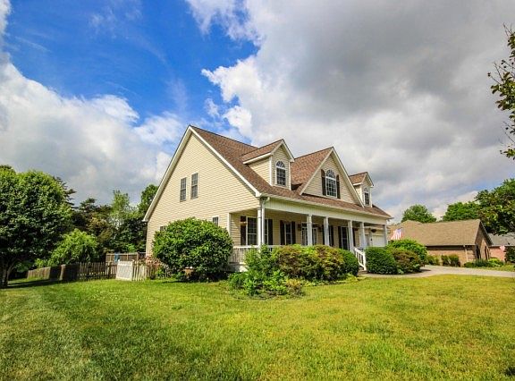 4th image of 857 Somerset Dr