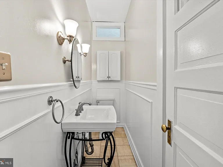629 N Columbus St — Photo 15