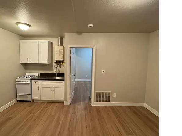 928 W 83rd St, Los Angeles, CA