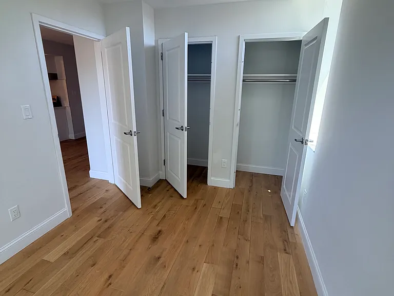 7542 Grand Central Pkwy N #4B — Photo 4