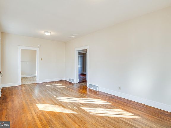 5th image of 1610 Augustine Ave