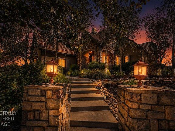 3rd image of 10 Grandview Ct
