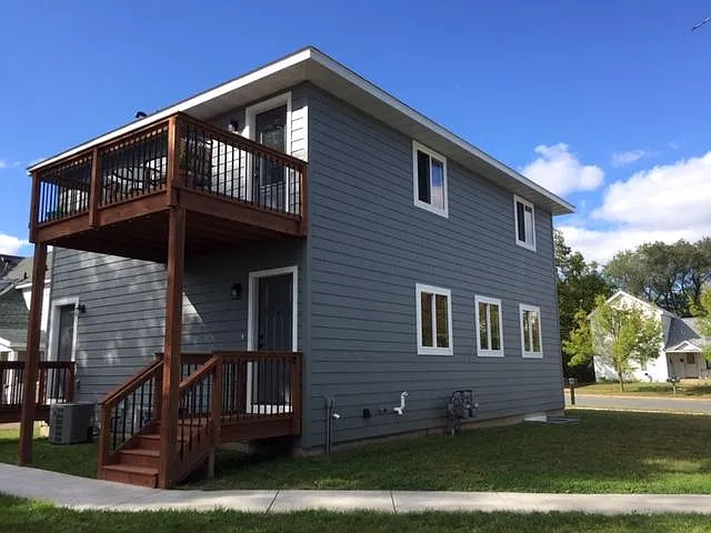 2 bed, 900 sqft, $1,200 — Photo 2