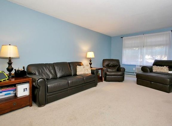 5th image of 635 Sierra Vista Ln