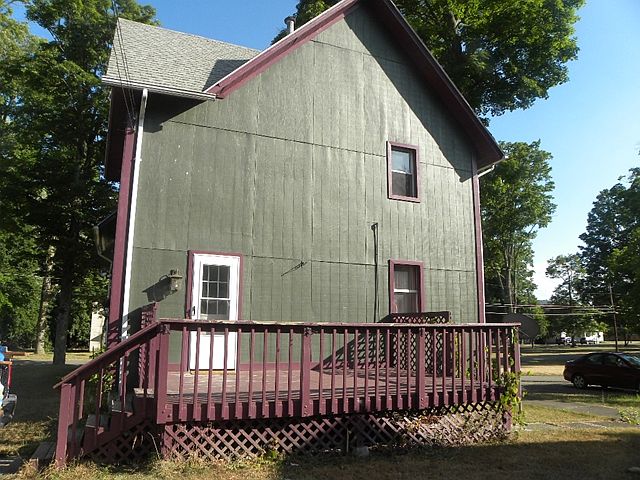 2nd image of 52 Maple St