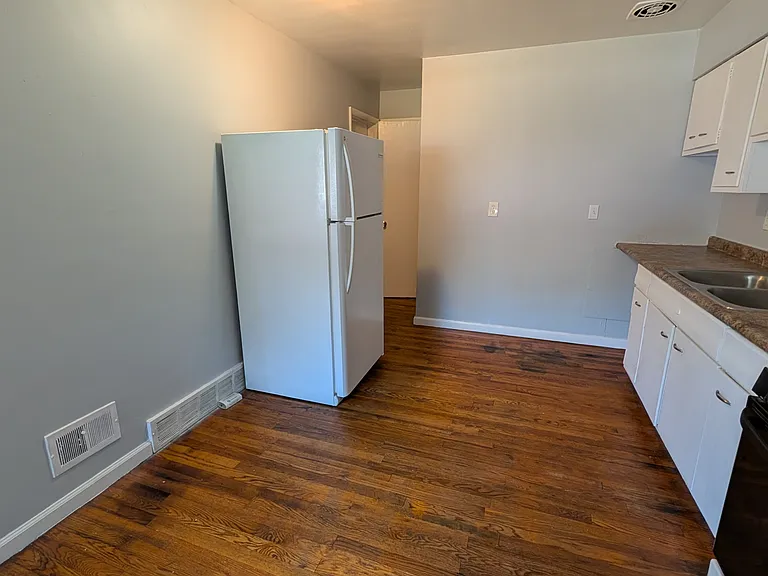 122 Clinton Springs Ave #3 — Photo 7