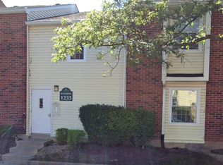 1235 Wyndham Ct APT 202, Palatine, IL 60074