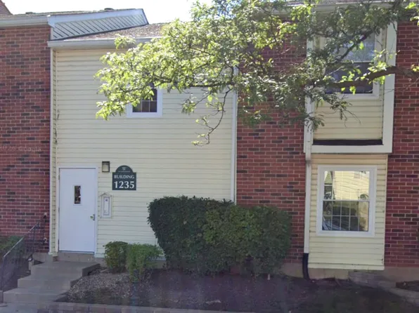 1235 Wyndham Ct APT 202, Palatine, IL 60074