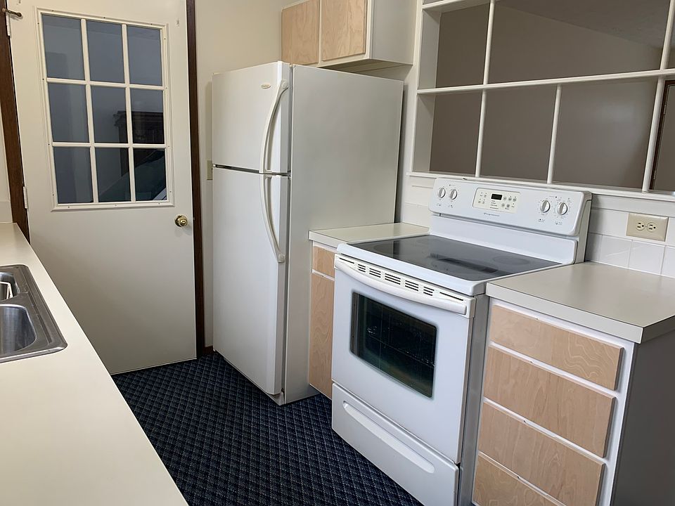 Modern stove & refrigerator