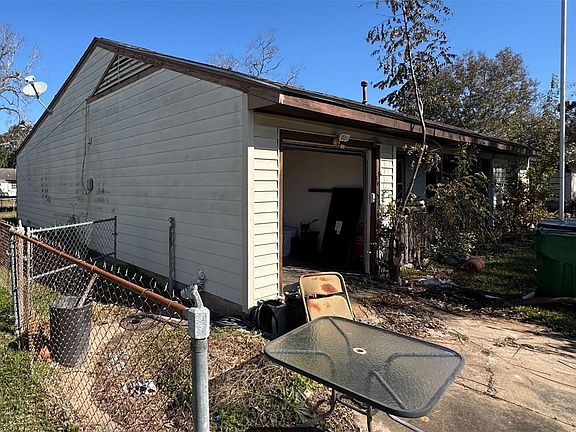 5th image of 913 Southampton St