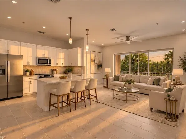 286 Indies Dr E #201, Naples, FL 34114