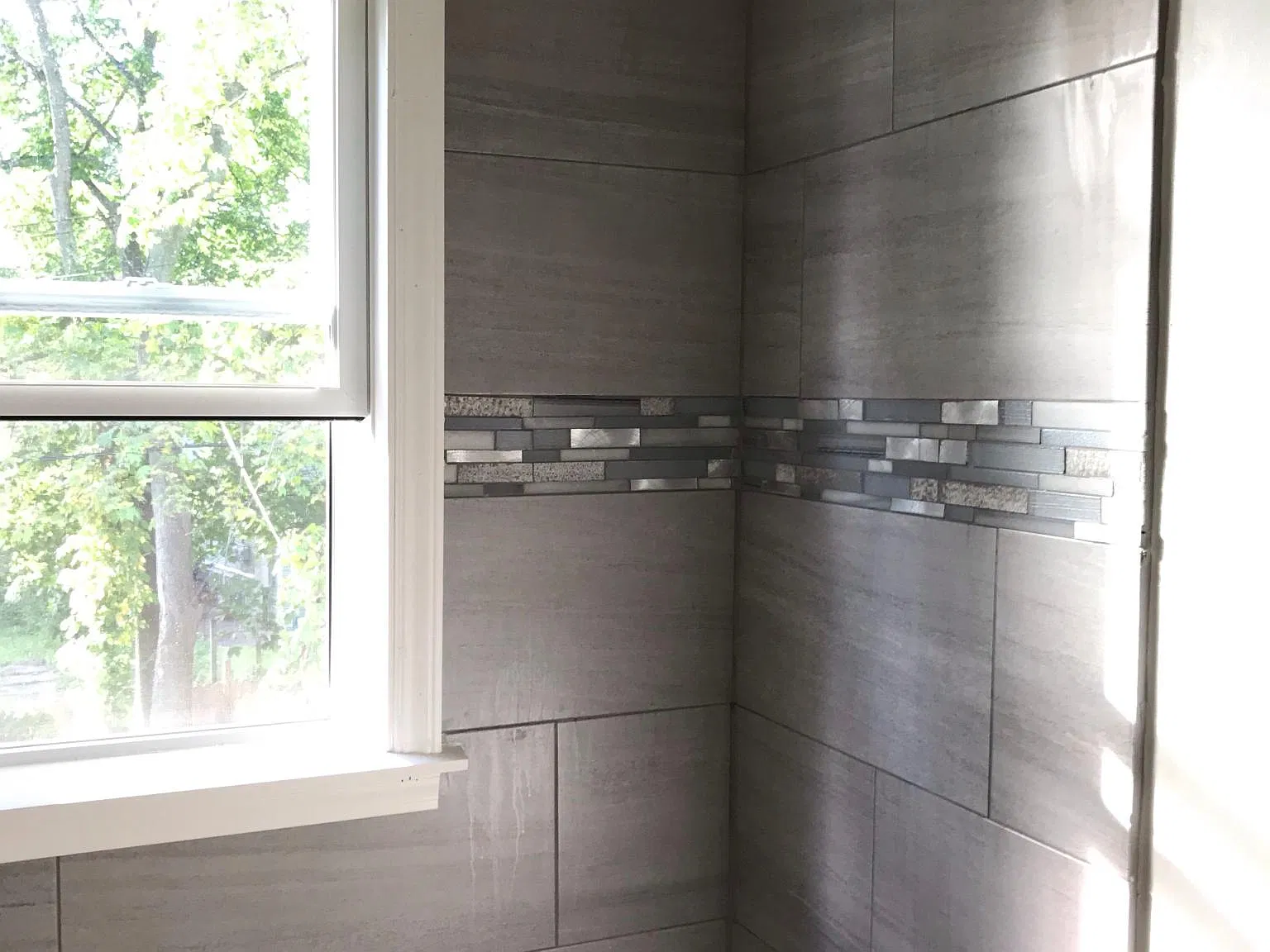 46 Oxford Ave — Photo 2