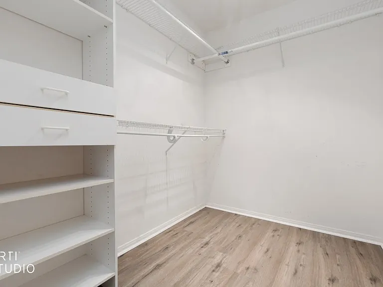 553 Emperor Ln — Photo 18