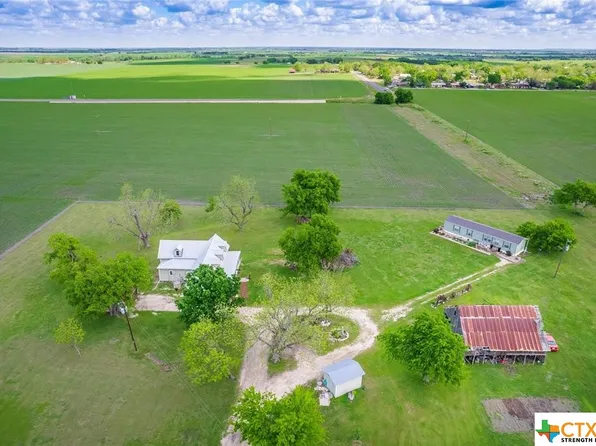 1050 Arnold Dr, Bartlett, TX 76511