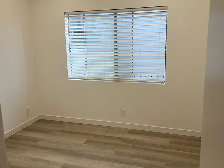 5139 Maplewood Ave #103 — Photo 16