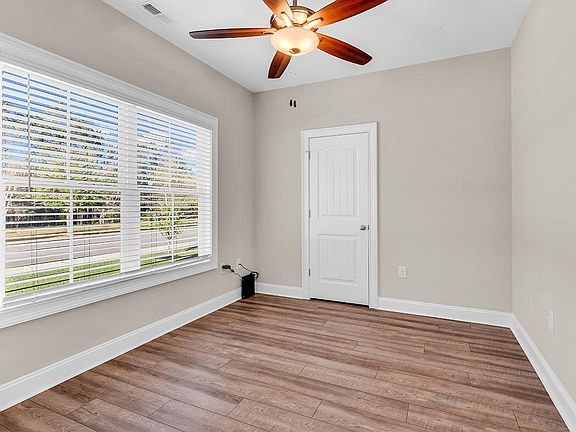 4th image of 4029 Ridgewood Dr.