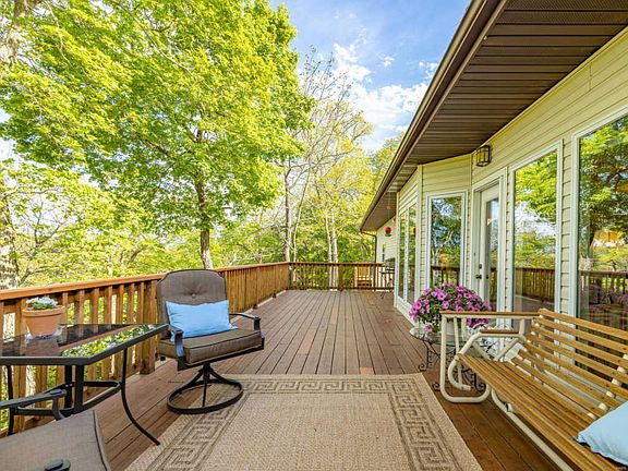 3rd image of 100 Autumn Lake Ct