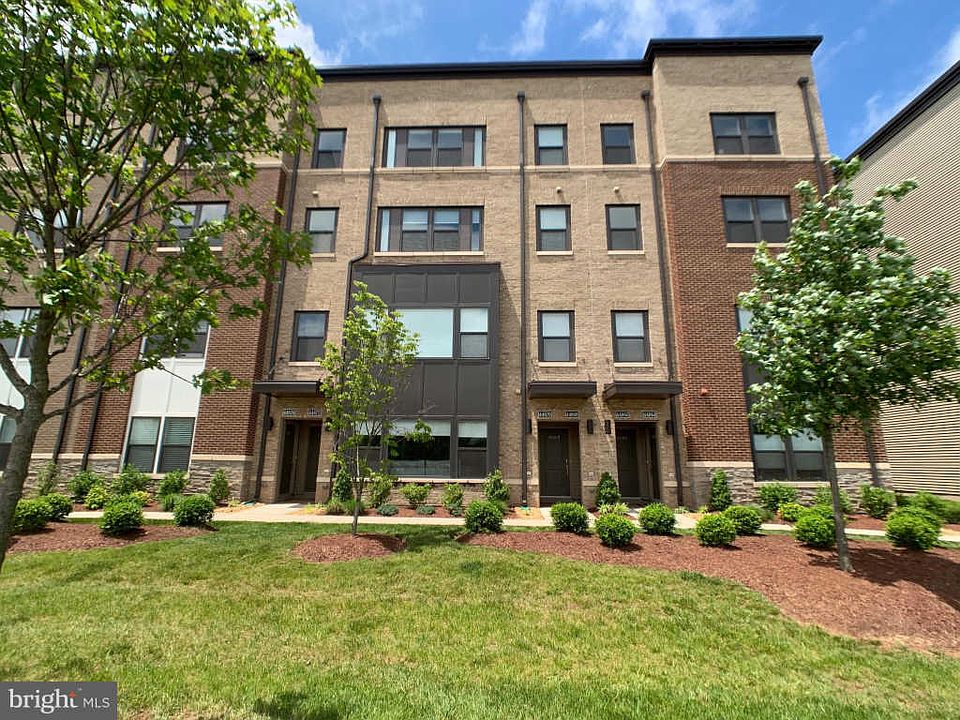 1st image of 44870 Tiverton Sq