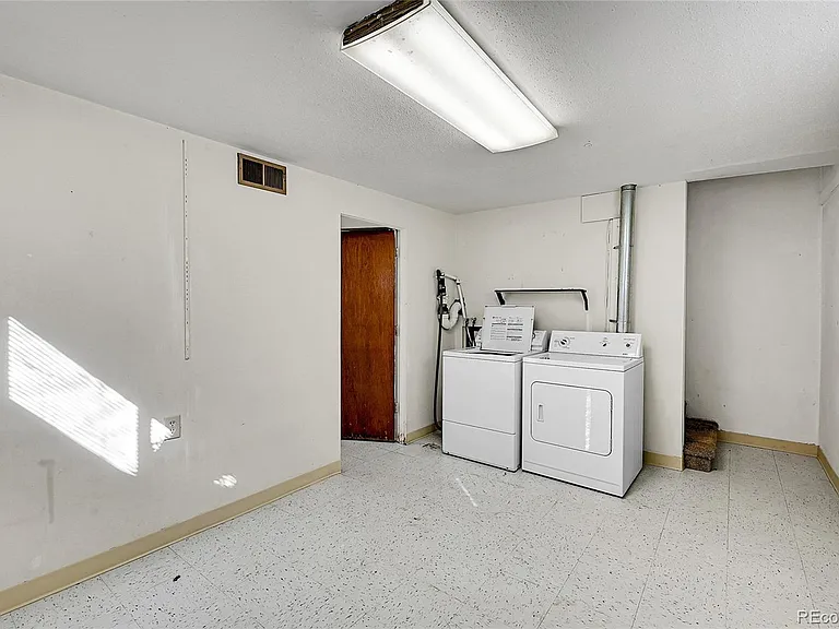 1526 Main St — Photo 9