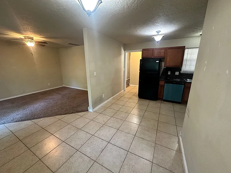 1613 Vine St — Photo 10