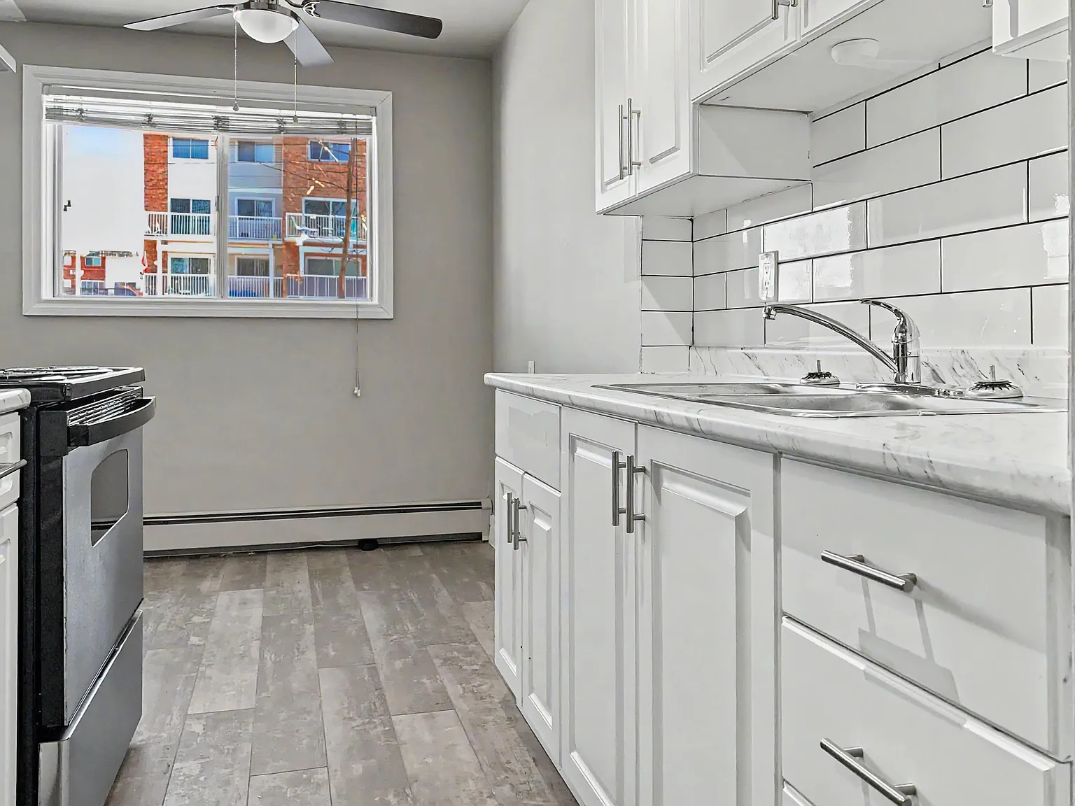 Central LRT Apartments — Photo 1