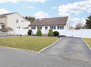 115 Wright Ave, Deer Park, NY 11729