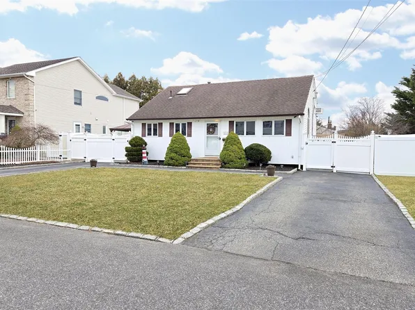 115 Wright Avenue, Deer Park, NY 11729