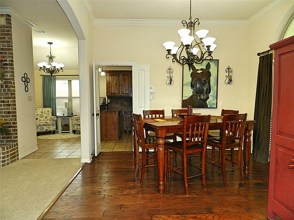 5th image of 701 Shady Creek Dr