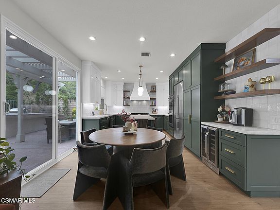 3rd image of 483 Willow Glen Cir