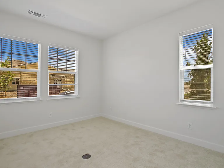2926 Granger St — Photo 25