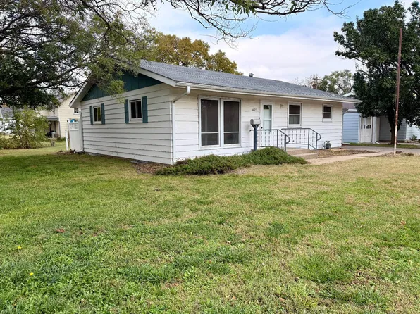 401 E 8th St, Beloit, KS 67420