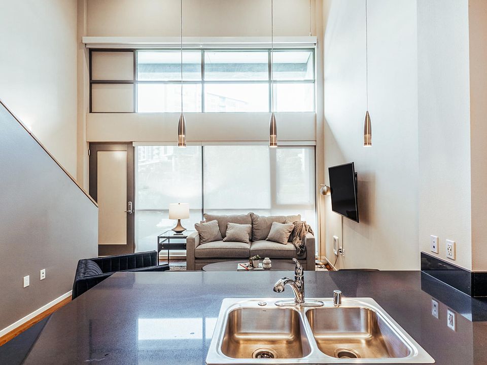 1st image of 401 Crescent Ct