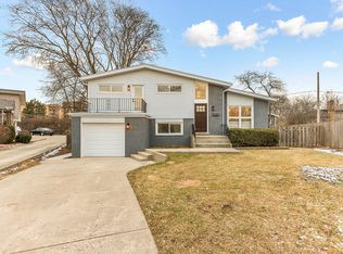 2522 Gayle Ct, Glenview, IL 60025