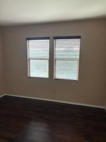 5 bed, 3200 sqft, $1,400 — Photo 2