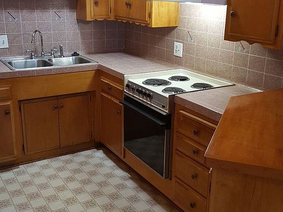 4th image of 1600 S Catalina Ave #B