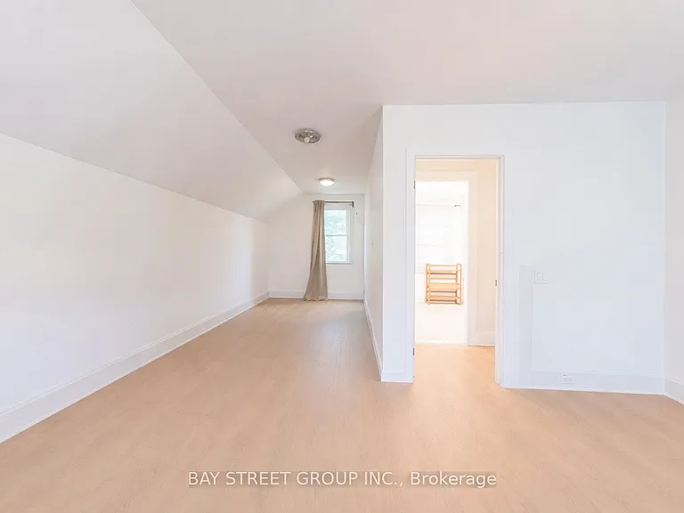 64 Sherbourne St — Photo 4