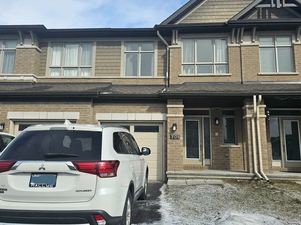 701 Capricorn Cir, Ottawa, ON K4M 0J5