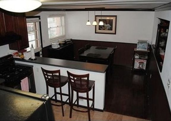 4th image of 625 Dahlia Dr