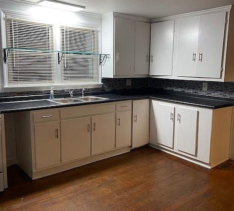 Large eat in kitchen