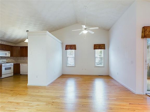 5th image of 140 Spencer Woods Dr Unit 140
