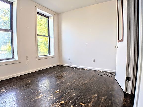 4th image of 167 Starr St #B2